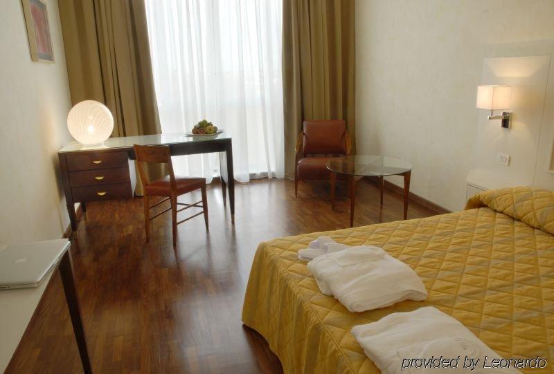 Hotel Della Citta Et De La Ville Forlì Cameră foto