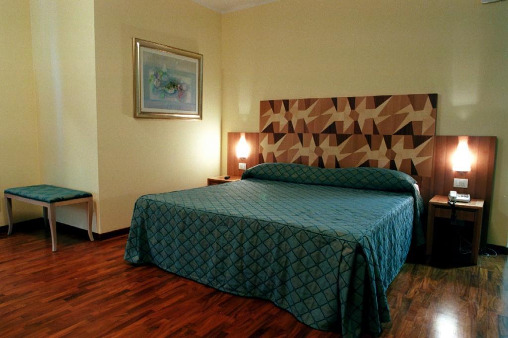 Hotel Della Citta Et De La Ville Forlì Cameră foto