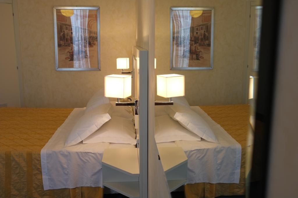 Hotel Della Citta Et De La Ville Forlì Cameră foto